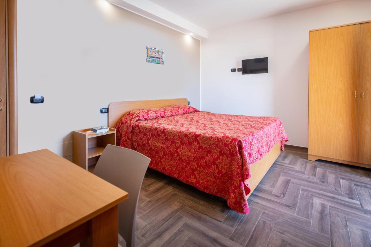 Il Giardino Country Holiday With Pool Taormina Room photo